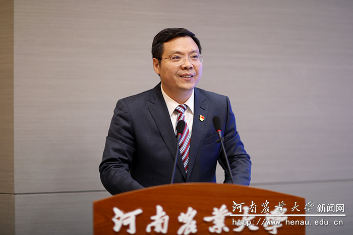 新乡市人民政府常务副市长李跃勇发言