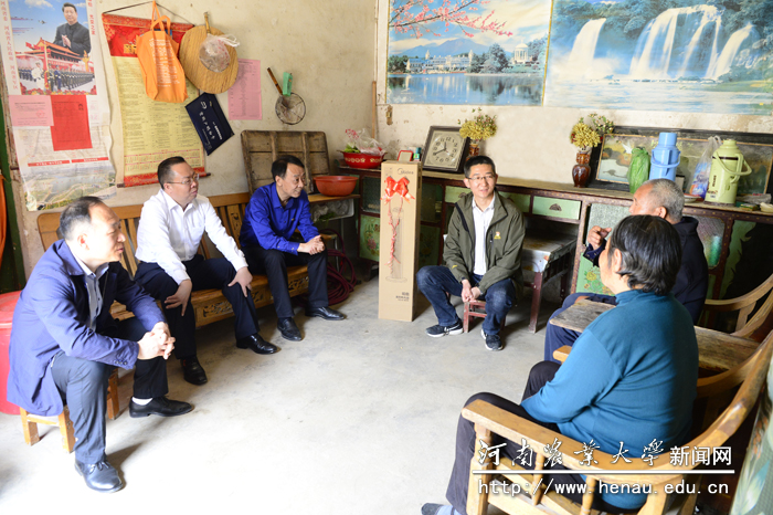 校党委书记魏蒙关看望慰问当地困难群众 校党委书记魏蒙关看望慰问当地困难群众