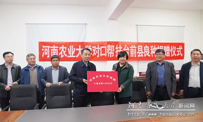 У��ί���κ�ɹش���ѧУΪ̨ǰ�ؾ���С������